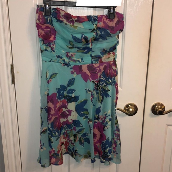 ✨PRICE DROP✨
Cute Floral Strapless Dress - Picture 1 of 2